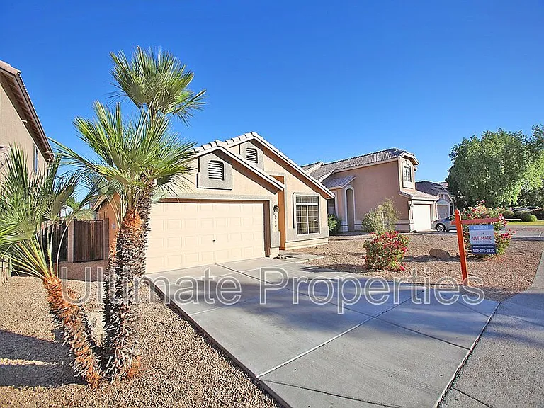 8570 W Rue De Lamour — Photo 1