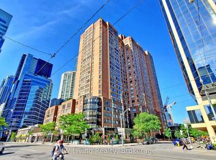 633 Bay St #814, Toronto, ON M5G 2G4
