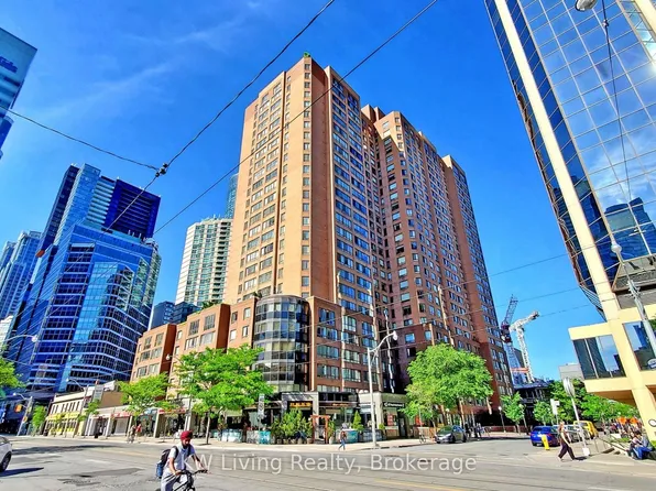 633 Bay St, Toronto, ON
