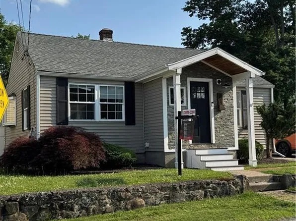 81 Waumsett Ave, Cumberland, RI 02864