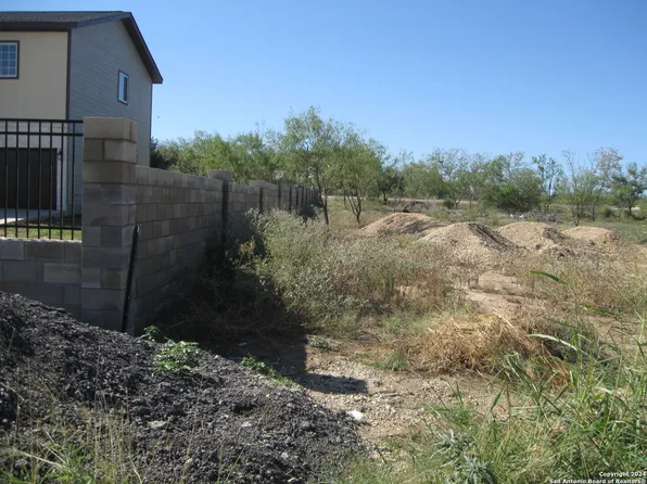 754 CR 6843, Lytle, TX 78052