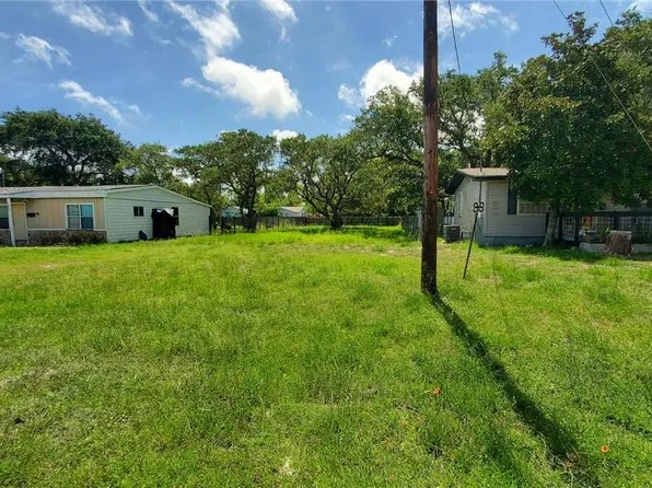 237 S 13th St, Aransas Pass, TX 78336