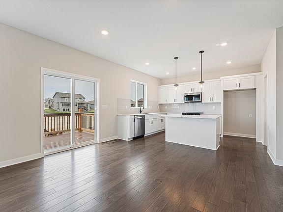 4th image of 414 Woodview Dr