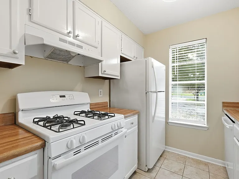 310A Redwood Ave — Photo 8