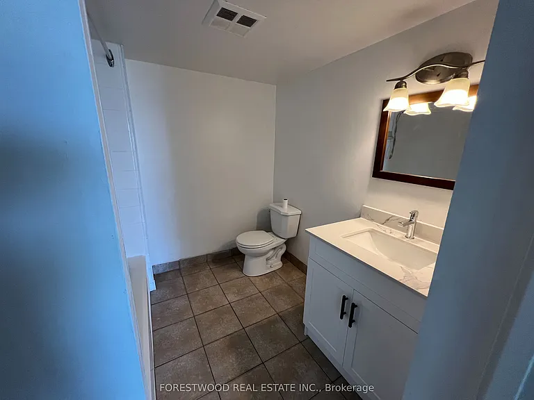 35 Trailwood Dr #711 — Photo 20