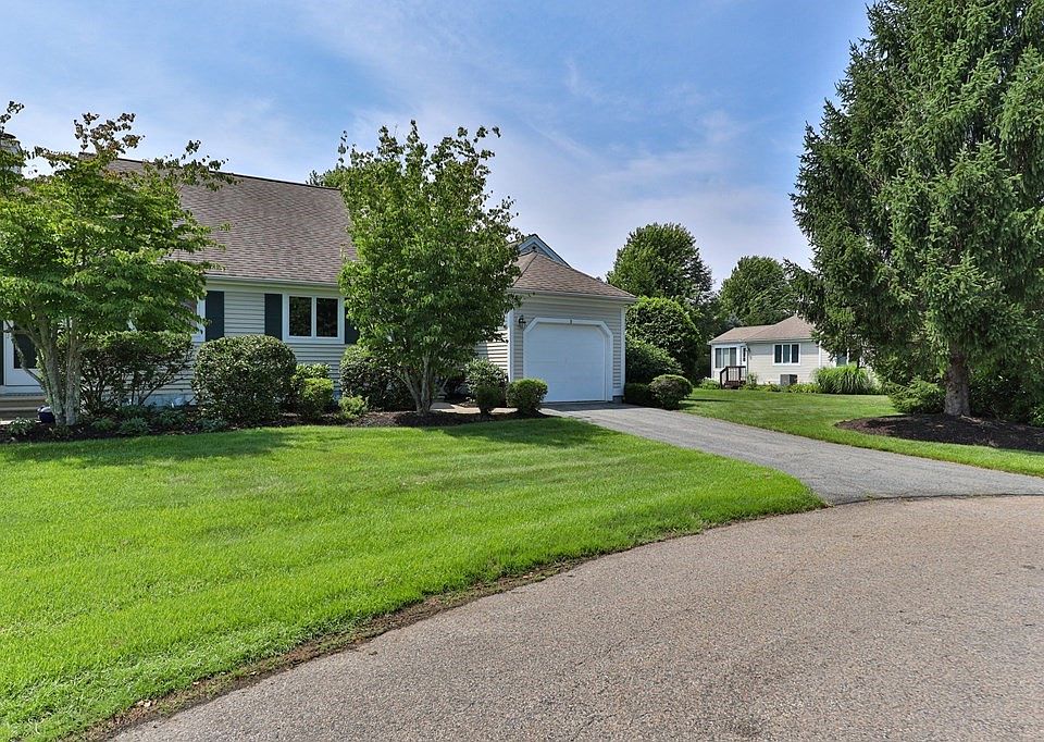 1st image of 5 Woods Edge Ln