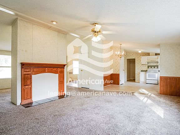 23451_003_living_room_13643490.jpg