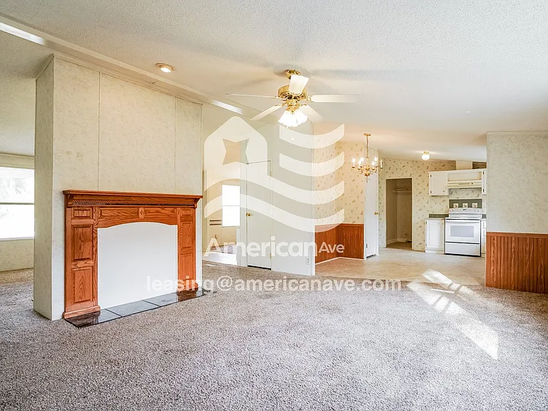 23451_003_living_room_13643490.jpg