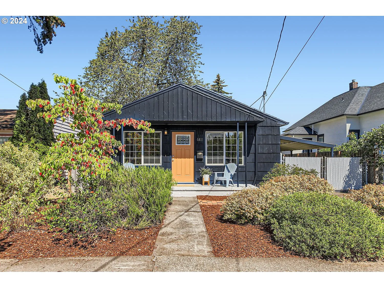 6811 SE Knight St photo 1