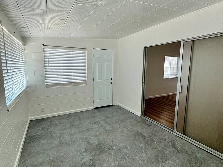 21325 Bancroft Ct — Photo 9