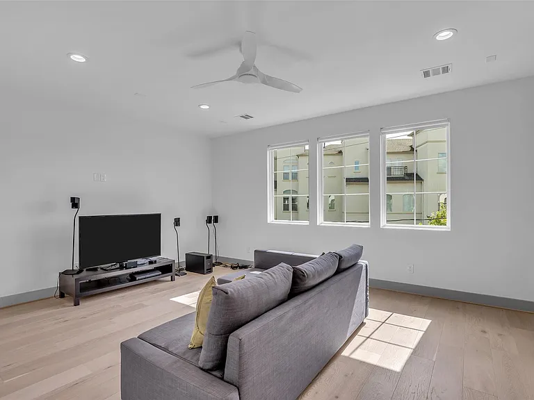 1724 Ridgewood St — Photo 30