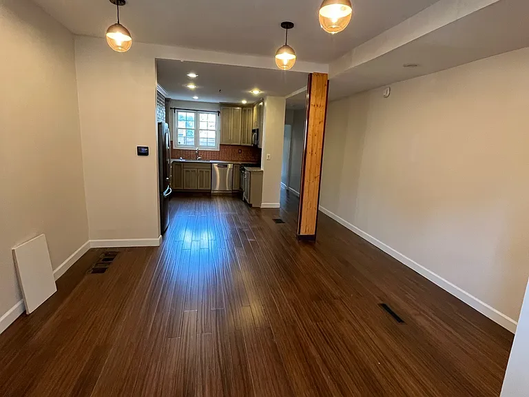 814 Fitzwater St — Photo 4