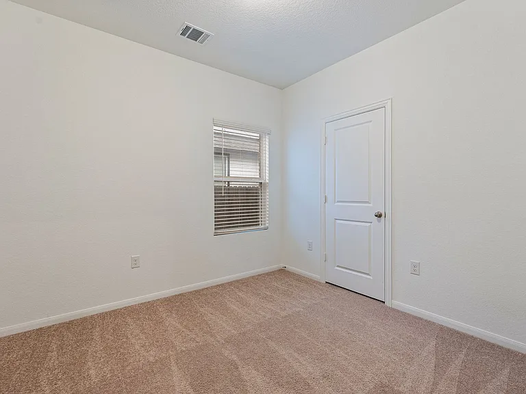 149 Biscayne Dr — Photo 11