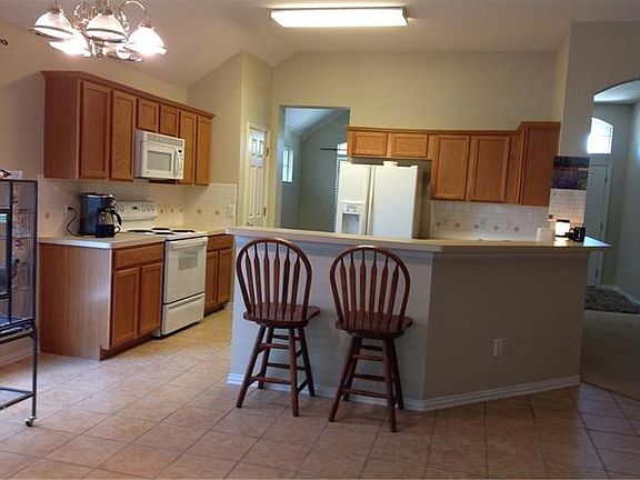 4th image of 9020 Foxwood Dr