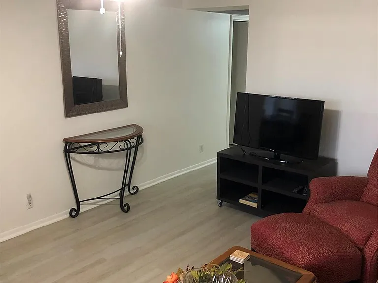 850 SW 133rd Ter #B406 — Photo 4