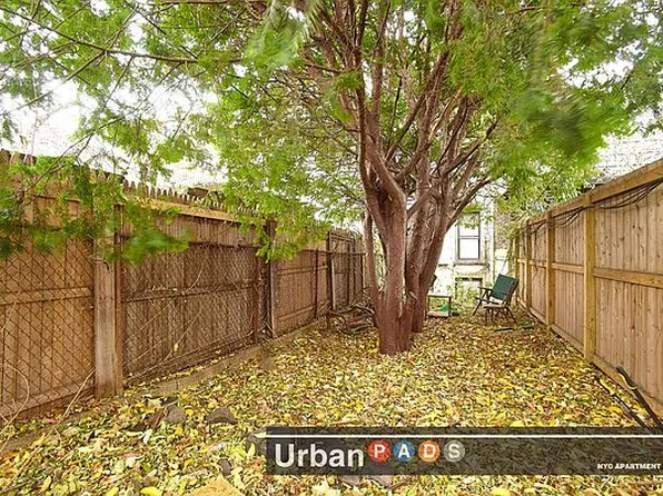 104 Vanderbilt Ave, Brooklyn, NY 11205