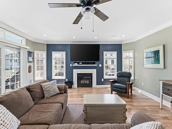 4th image of 401 28th St APT 1