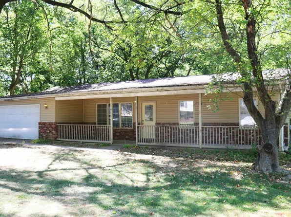 617 N Stewart St, Creve Coeur, IL 61610