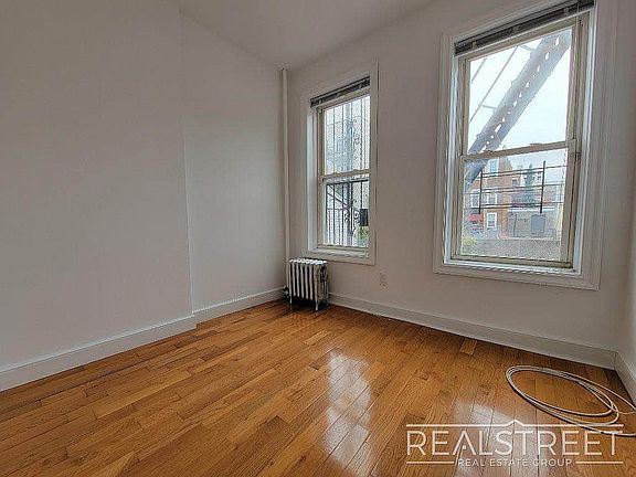 4th image of 272 Sumpter St #1