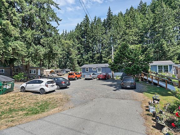 3rd image of 823 128th Street SE
