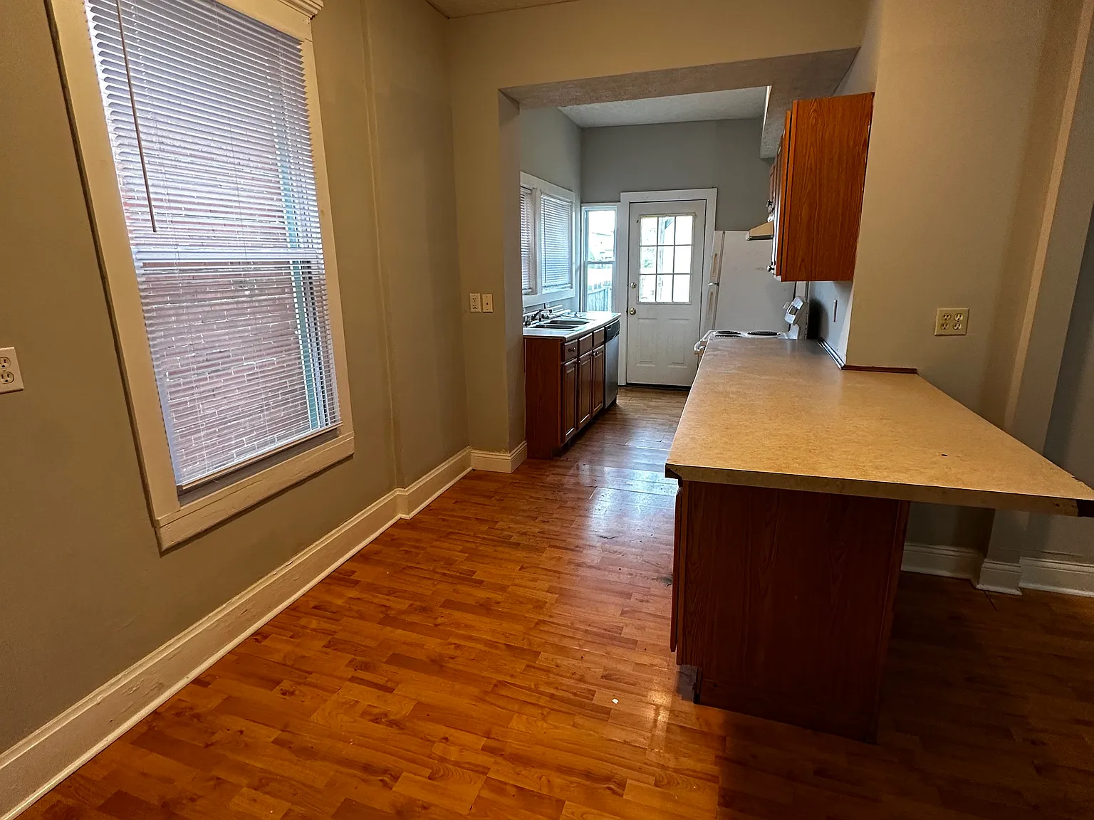 34 E Maynard Avenue — Photo 3