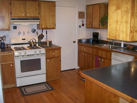5th image of 313 Lakeside Dr