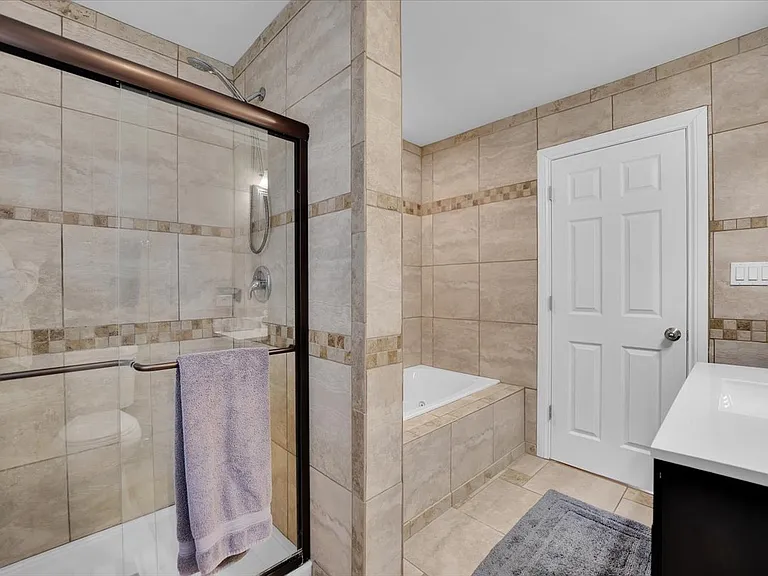 49 N Lake Ave — Photo 17