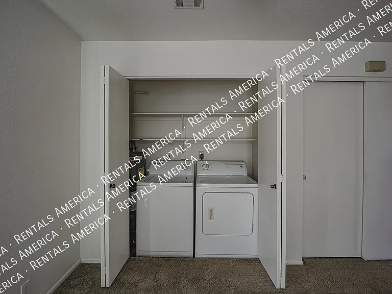 317 W Hononegh Dr #5 — Photo 25