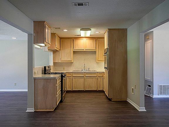 5th image of 9060 McLean St