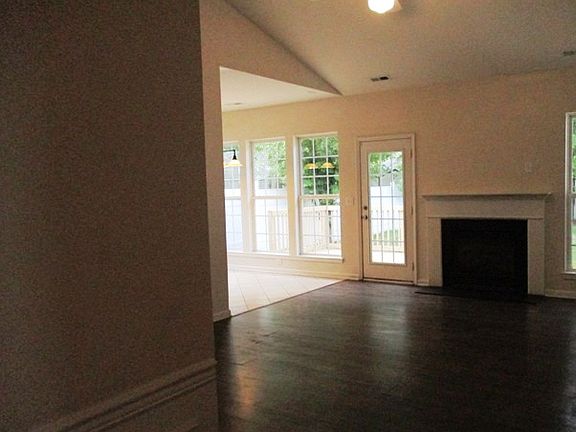 3rd image of 1667 Baylor Dr