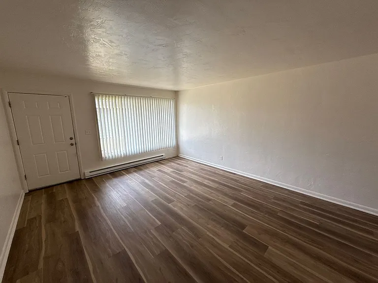 1835 Beach Ave NE #8 — Photo 3