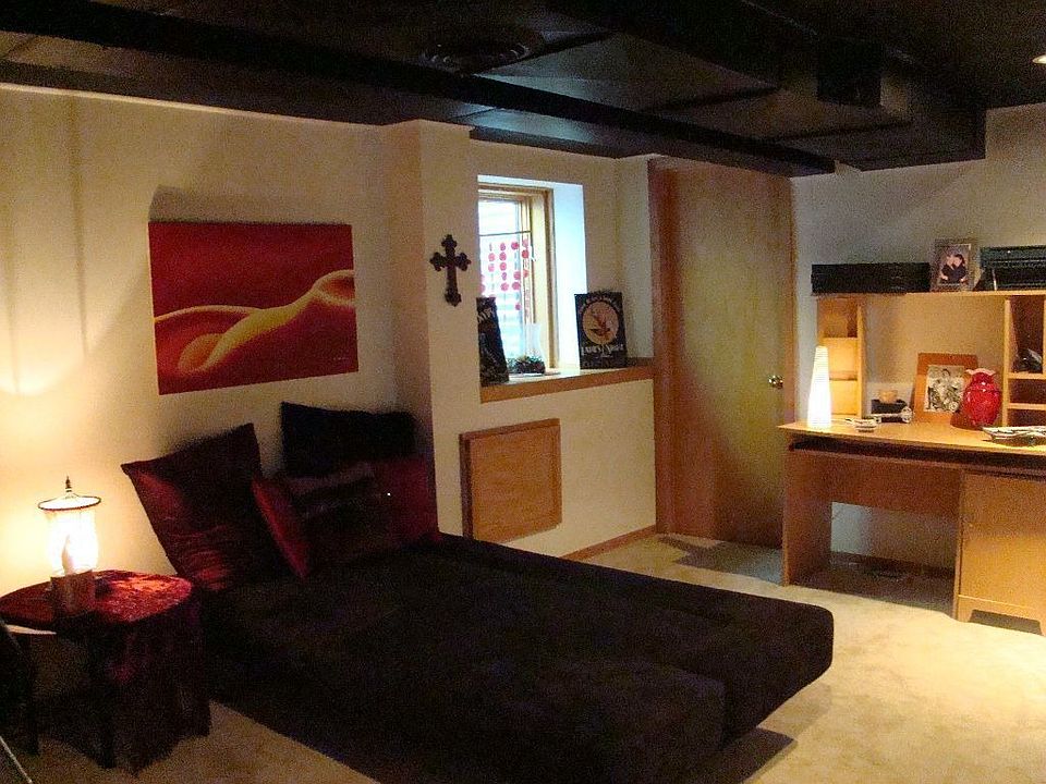 Finished basement, bedroom view