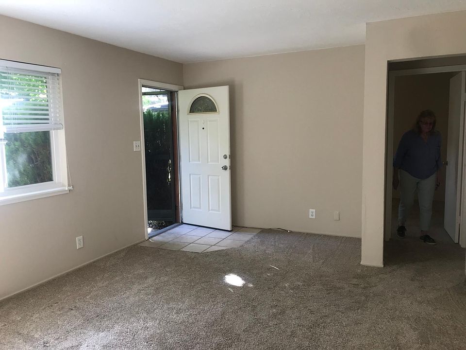1st image of 1042 Bridgeview Dr
