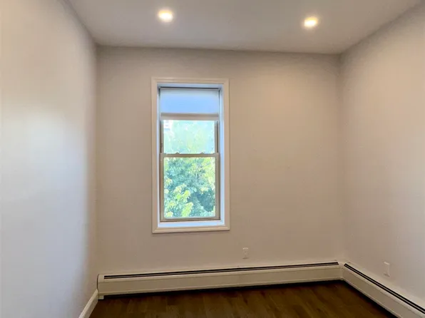 76 Beacon Avenue image 23 of 34