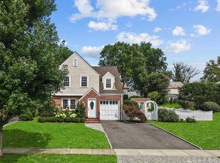 33 Ogden Avenue, East Williston, NY 11596