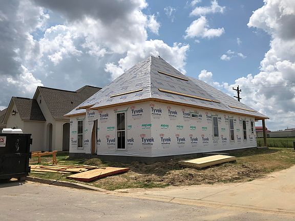 2nd image of 200 Harvey Cay Ln