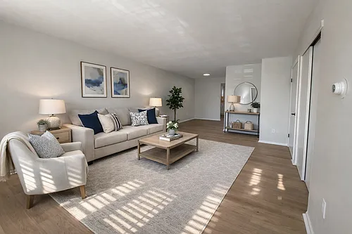 Town House Apts Photo 1