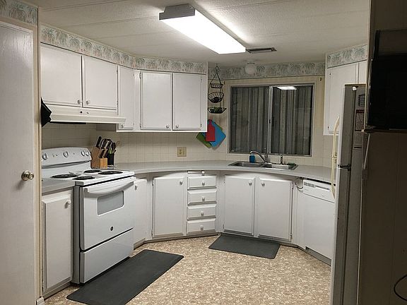 Kitchen new stove
