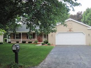 5860 Inverness Dr, Rockford, IL 61107