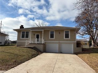 302 NW Shamrock Ave, Lees Summit, MO 64081