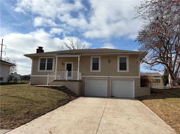 302 NW Shamrock Ave, Lees Summit, MO 64081
