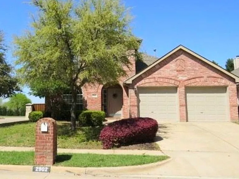 2902 Cedar Wood Dr — Photo 1
