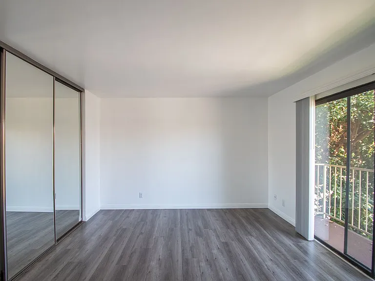 15128-44 Burbank Blvd — Photo 23