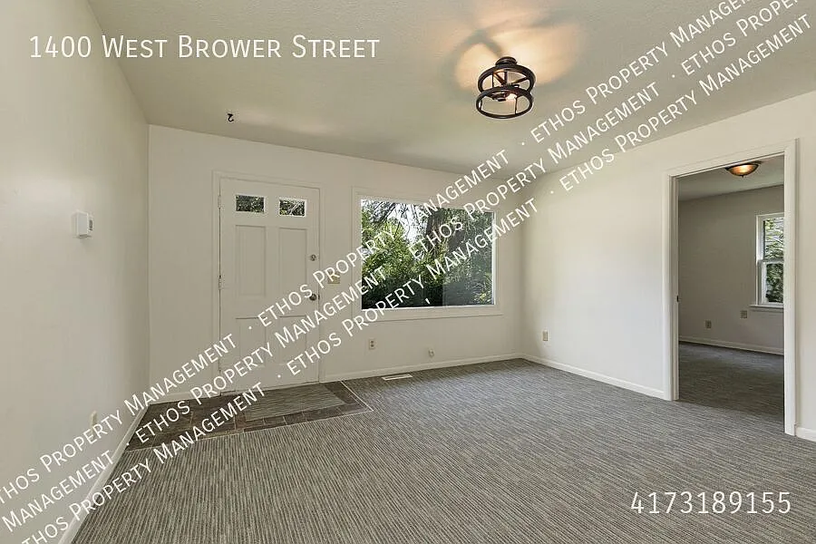 Available NOW 2 bed/ 1bath Located near Evangel University! — Photo 3