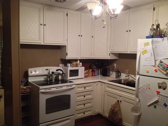 5th image of 2232 W Surrey Dr