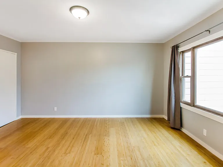 881 Dolores St — Photo 8