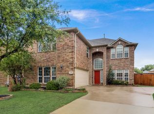 935 Woodrow Dr, Lewisville, TX 75067