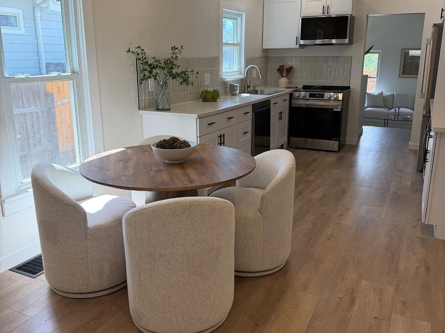 Newly renovated 2B/2B in Englewood, walk to shops! New appliances,mini splits, solid neighborhood! — Photo 4