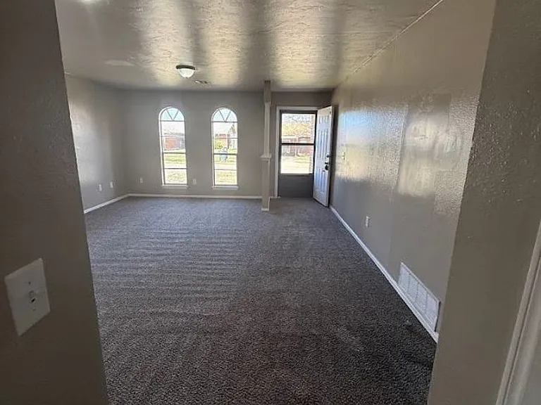 3024 Hillside Dr — Photo 7