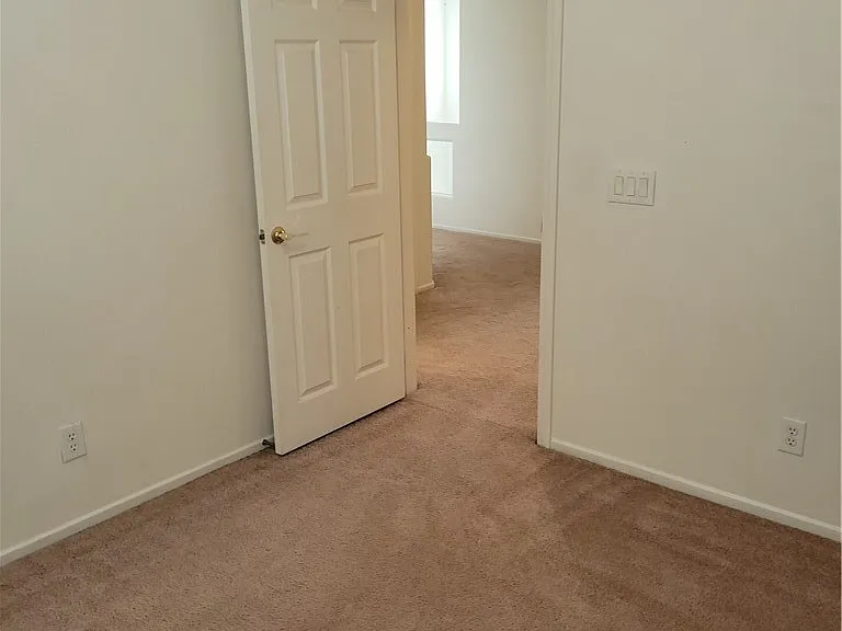 9275 Hollander Ave — Photo 26